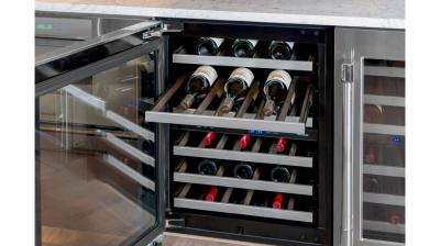 24" Thermador Under-Counter Wine Reserve with Glass Door - T24UW920RS